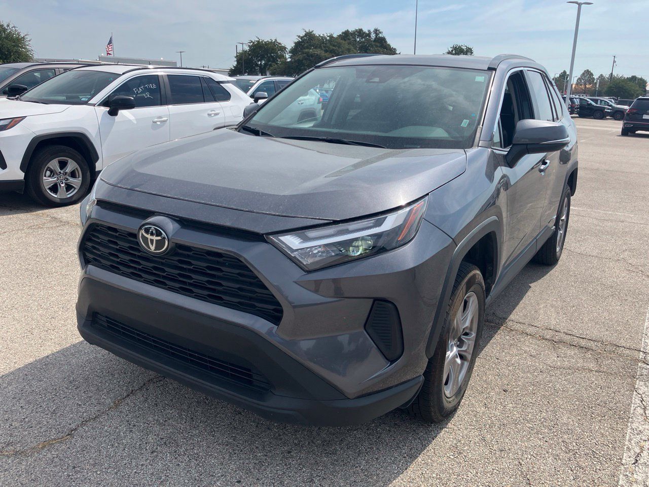 Used 2025 Toyota RAV4 XLE AWD/4WD image 1