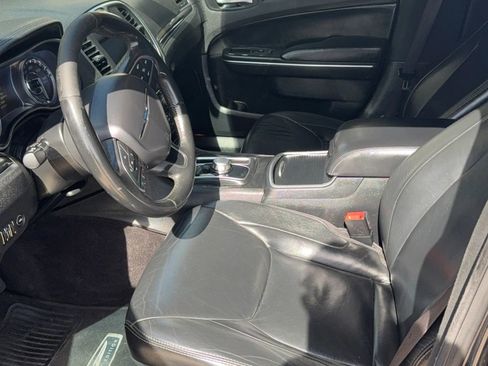 Used 2016 Chrysler 300 Limited image 7