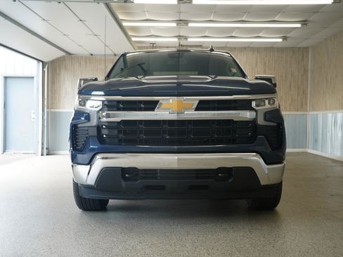 Used 2022 Chevrolet Silverado 1500 LT AWD/4WD image 2