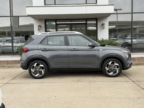 New 2026 Hyundai Venue SEL image 3