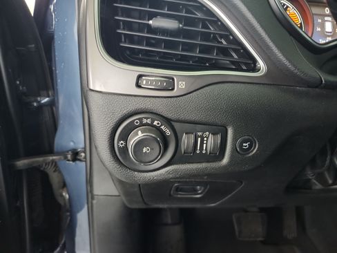 Used 2019 Jeep Cherokee Limited AWD/4WD image 13