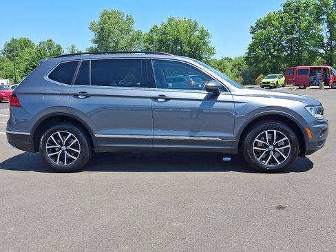 Used 2021 Volkswagen Tiguan SE w/ Panoramic Sunroof Package AWD/4WD image 8