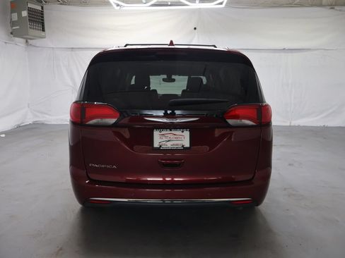 Used 2020 Chrysler Pacifica Touring-L Plus FWD image 6
