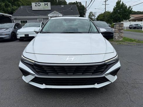 Used 2024 Hyundai Elantra SEL FWD image 8