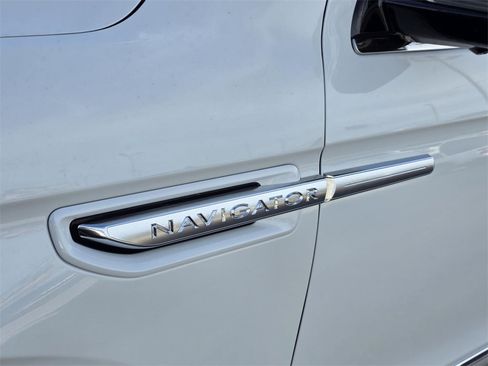 Used 2021 Lincoln Navigator Reserve w/ Luxury Package image 42