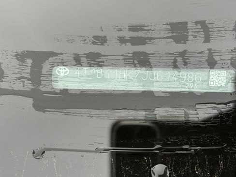 Used 2018 Toyota Camry SE image 3