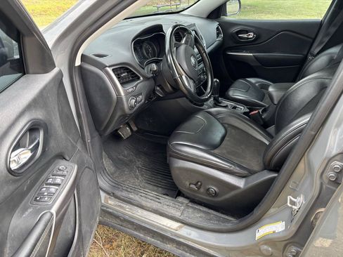 Used 2021 Jeep Cherokee Latitude Plus w/ Mopar Interior Package AWD/4WD image 12
