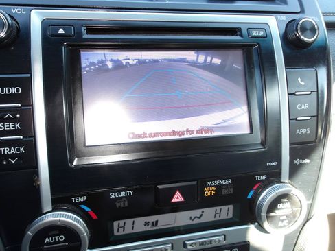 Used 2013 Toyota Camry XLE w/ Leather Pkg FWD image 20