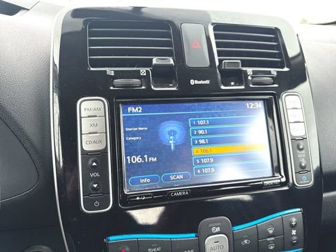 Used 2015 Nissan Leaf FWD image 13