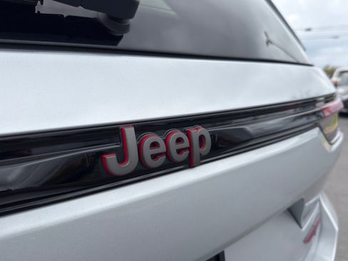 Used 2022 Jeep Grand Cherokee Trailhawk AWD/4WD image 10