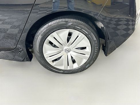 Used 2023 Nissan Leaf S image 11