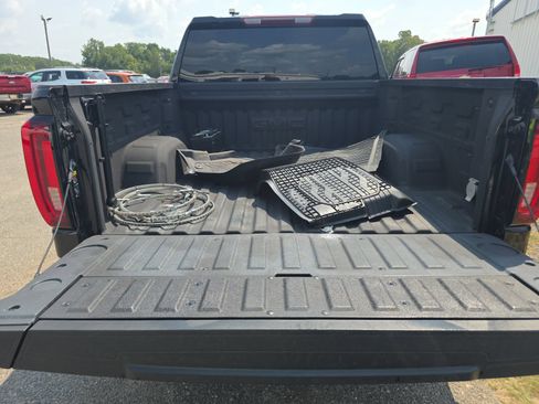 Used 2023 GMC Sierra 1500 SLT w/ SLT Premium Package AWD/4WD image 14