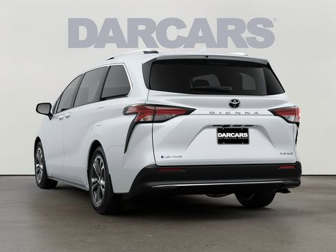 New 2026 Toyota Sienna Platinum image 13