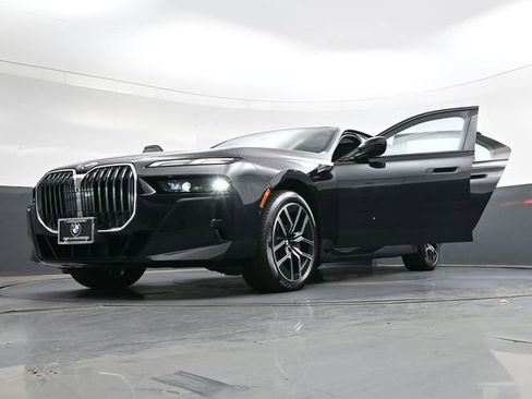 Used 2024 BMW 760i xDrive AWD/4WD image 47