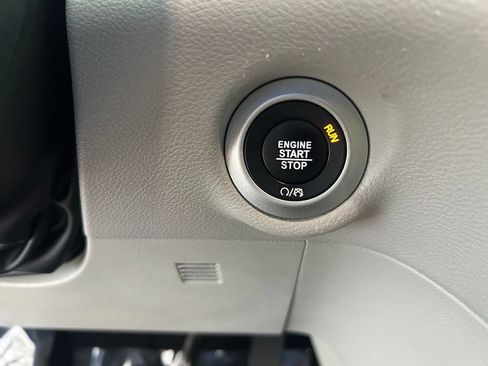 Used 2024 Chrysler Pacifica Touring-L FWD image 45