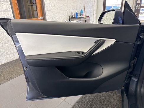 Used 2021 Tesla Model Y Long Range image 28