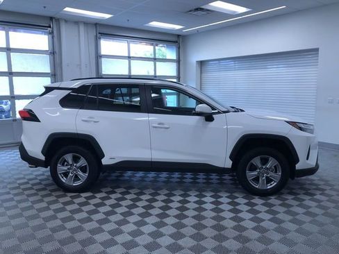 Used 2025 Toyota RAV4 XLE AWD/4WD image 35