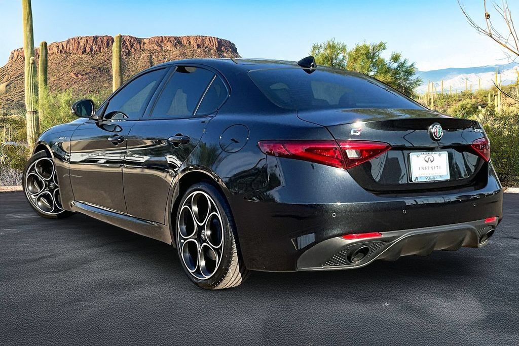 Used 2023 Alfa Romeo Giulia Veloce RWD image 13
