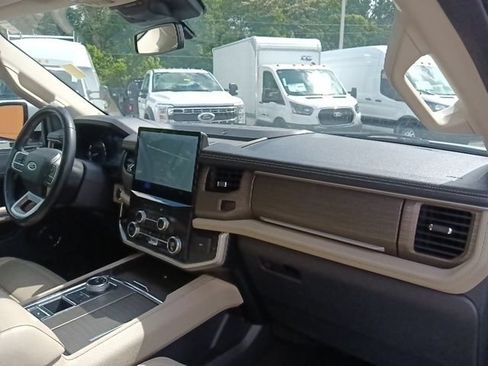 Used 2024 Ford Expedition Limited RWD image 37