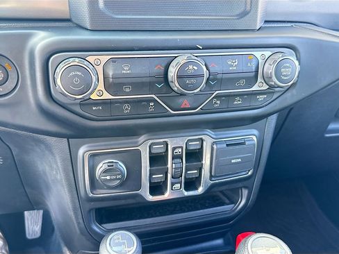 Used 2022 Jeep Wrangler Unlimited Sport AWD/4WD image 17
