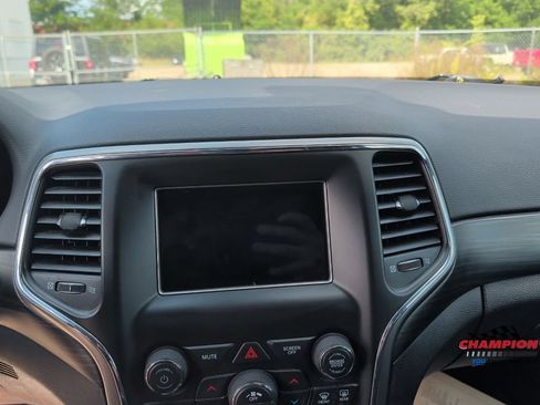 Used 2020 Jeep Grand Cherokee Laredo AWD/4WD image 33