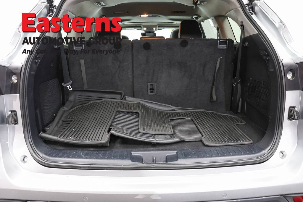 Used 2021 Toyota Highlander Limited AWD/4WD image 9