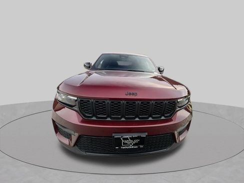 Used 2025 Jeep Grand Cherokee Altitude RWD image 9