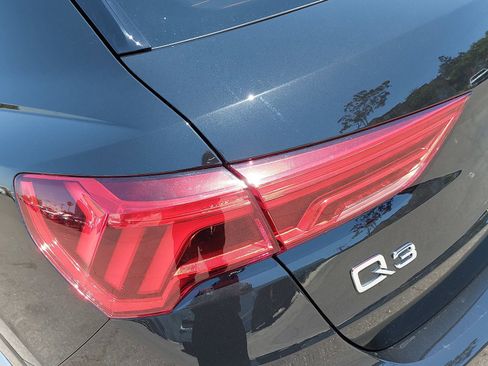 Certified 2025 Audi Q3 2.0T Premium w/ Convenience Package AWD/4WD image 38