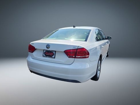 Used 2013 Volkswagen Passat 2.5 SE FWD image 3
