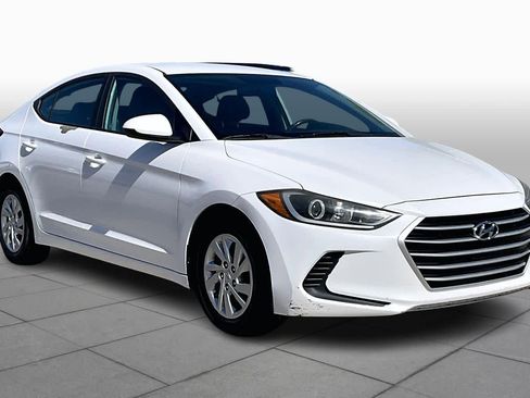 Used 2017 Hyundai Elantra SE image 3