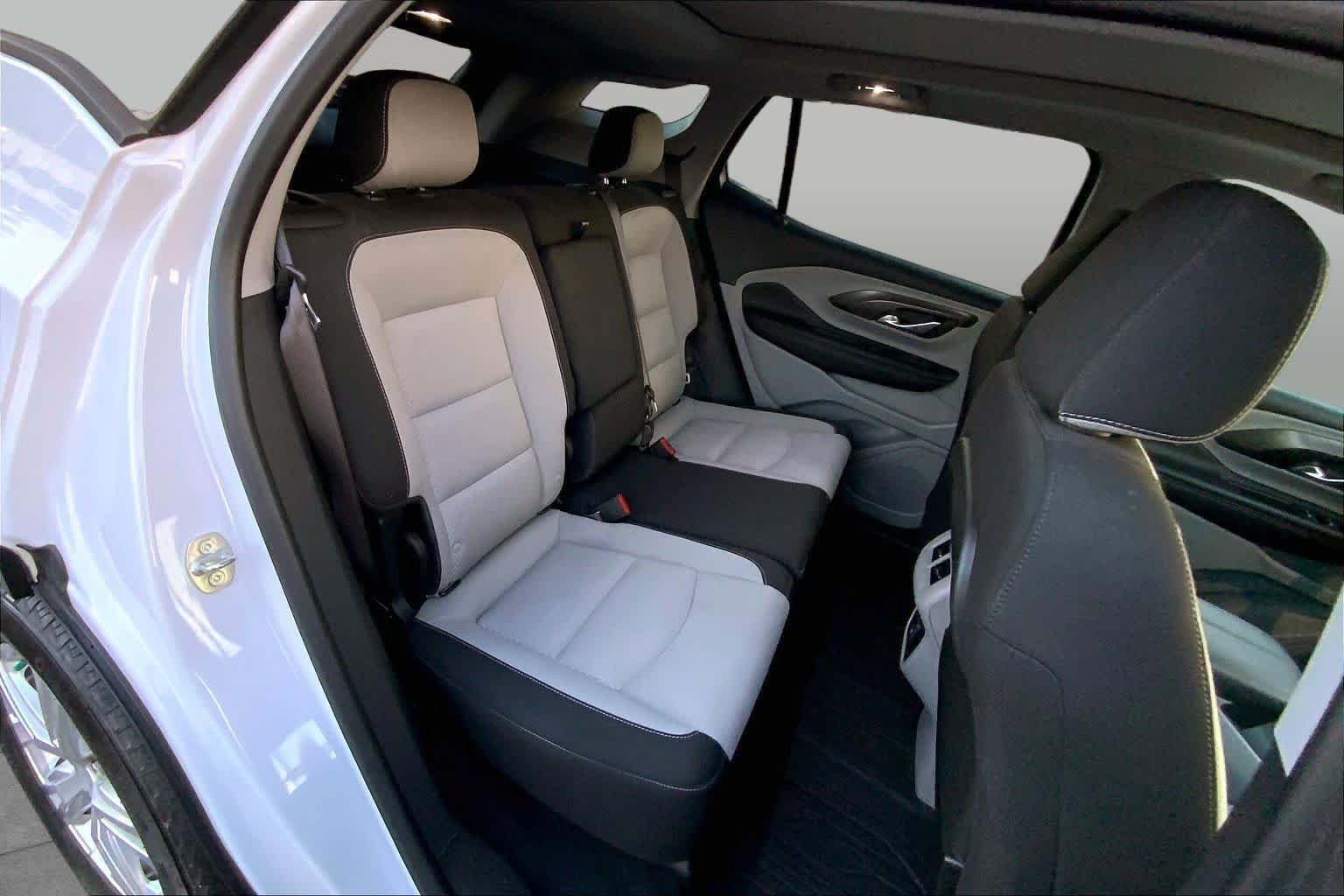 Used 2022 GMC Terrain SLE w/ Driver Convenience Package FWD image 17