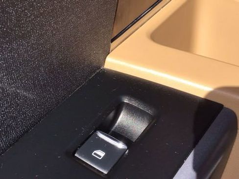 Used 2023 Ford F250 Lariat w/ Tremor Off-Road Package image 12