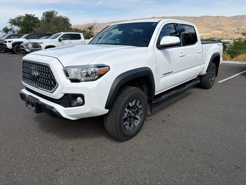 Certified 2019 Toyota Tacoma TRD Off-Road w/ Technology Package AWD/4WD image 11