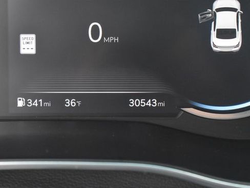 Used 2025 Genesis G70 2.5T image 27