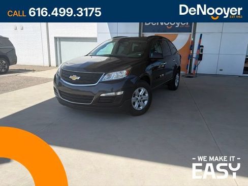 Used 2017 Chevrolet Traverse LS FWD image 1