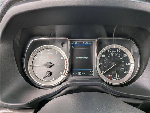 Used 2019 Nissan Titan SV w/ SV Convenience Package image 12