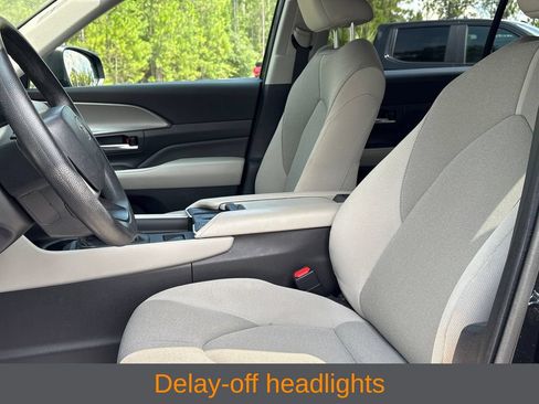 Used 2025 Toyota Grand Highlander FWD image 4