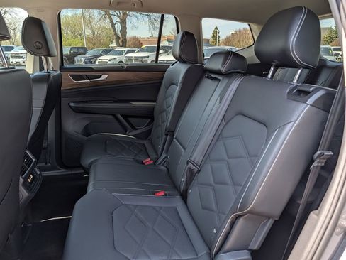 Used 2025 Volkswagen Atlas SE AWD/4WD image 25
