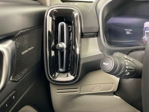 Certified 2025 Volvo XC40 B5 Ultra AWD/4WD image 27