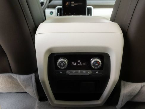 Used 2025 GMC Acadia Denali AWD/4WD image 28