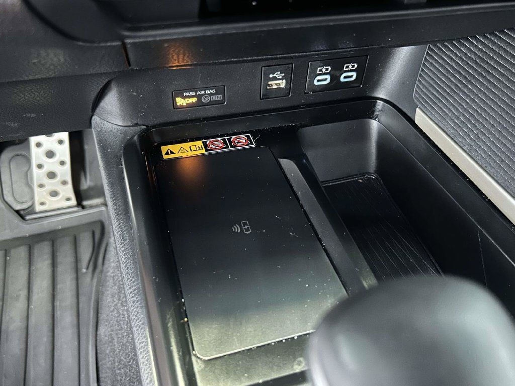 Used 2025 Toyota Camry SE FWD image 23