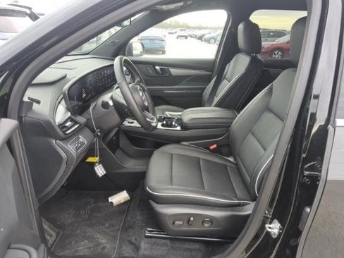 Used 2025 Buick Enclave Preferred image 7