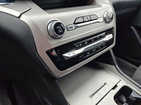 Used 2021 Ford Explorer XLT image 9