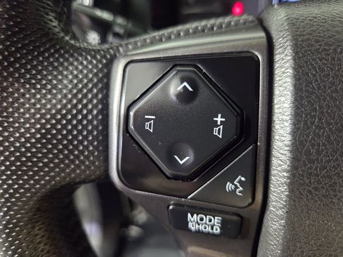 Used 2022 Toyota Tacoma TRD Sport w/ Technology Package image 18