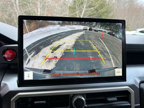 Used 2025 Toyota Tacoma TRD Sport w/ TRD Sport Upgrade Package image 19