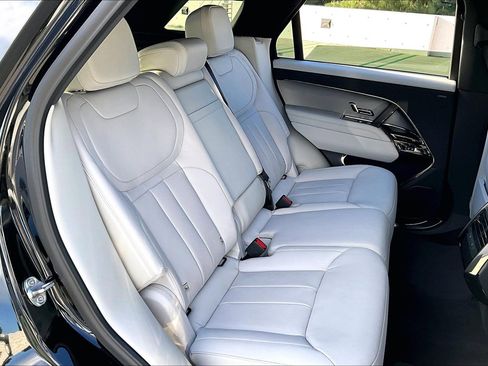 Used 2025 Land Rover Range Rover Sport image 21