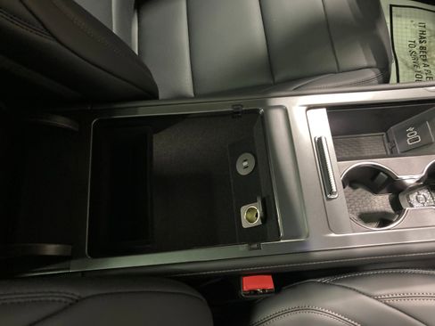 Used 2026 Lincoln Nautilus Premier w/ Equipment Group 102A image 6