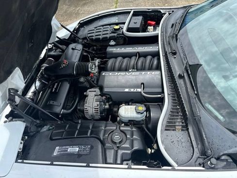 Used 2004 Chevrolet Corvette Coupe w/ Roof Package RWD image 27