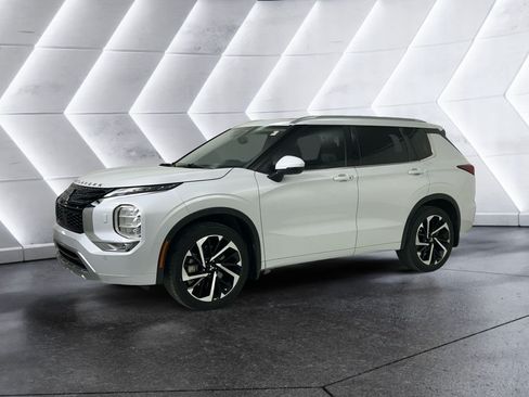 Used 2023 Mitsubishi Outlander SEL AWD/4WD image 3