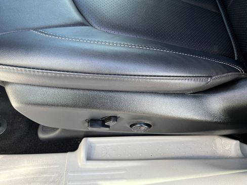 Used 2024 Chrysler Pacifica Touring-L FWD image 15